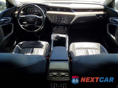 Zdjęcie 8 z 13 samochodu: 2019 AUDI E-TRON PREMIUM PLUS VIN:WA1LAAGE4KB005916 - miniatura