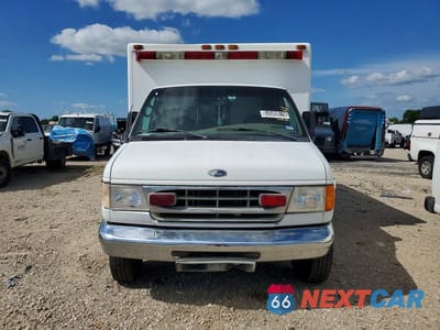 Piąte zdjęcie samochodu w środku: 2002 FORD ECONOLINE E450 SUPER DUTY CUTAWAY VAN VIN:1FDXE45F02HB76504 - miniatura
