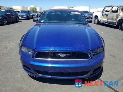Piąte zdjęcie samochodu w środku: 2013 FORD MUSTANG VIN:1ZVBP8EM7D5219185 - miniatura