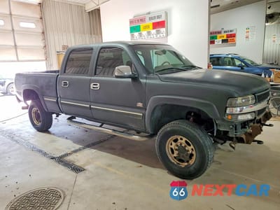 Czwarte zdjęcie samochodu z boku: 2001 CHEVROLET SILVERADO K2500 HEAVY DUTY VIN:1GCHK23GX1F206328 - miniatura