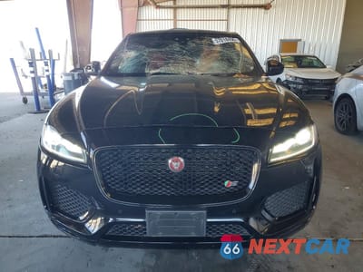 Piąte zdjęcie samochodu w środku: 2019 JAGUAR F-PACE S VIN:SADCM2FV3KA616308 - miniatura