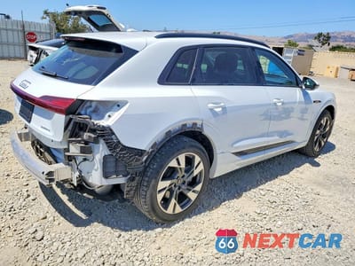 Trzecie zdjęcie samochodu z tyłu: 2021 AUDI E-TRON PREMIUM VIN:WA1AAAGE4MB022841 - miniatura