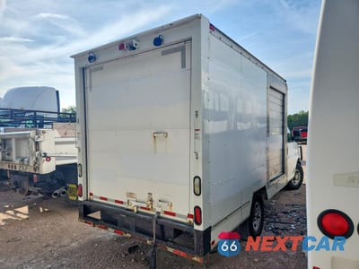 Trzecie zdjęcie samochodu z tyłu: 2019 CHEVROLET EXPRESS DELIVERY TRUCK VIN:1GB0GRFP4K1183103 - miniatura
