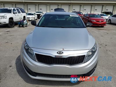 Piąte zdjęcie samochodu w środku: 2013 KIA OPTIMA LX VIN:KNAGM4A78D5440012 - miniatura