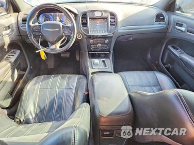 Zdjęcie 8 z 12 samochodu: 2015 CHRYSLER 300 S VIN:2C3CCABGXFH807770 - miniatura