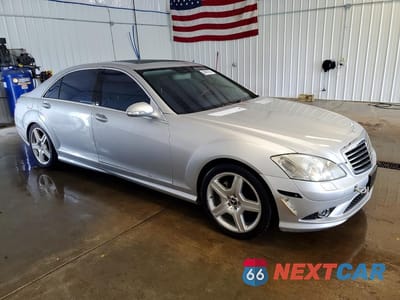 Czwarte zdjęcie samochodu z boku: 2007 MERCEDES-BENZ S 550 VIN:WDDNG71X77A091137 - miniatura