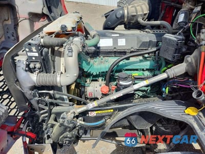 Zdjęcie 7 z 10 samochodu: 2021 VOLVO VNL SEMI TRUCK VIN:4V4NC9EH1MN248335 - miniatura