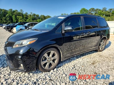 2018 TOYOTA SIENNA SE PREMIUM 8-PASSENGER 5TDXZ3DC0JS955065 - główne zdjęcie licytacji z USA - miniatura