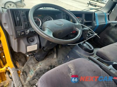 Zdjęcie 8 z 13 samochodu: 2013 ISUZU NPR HD BOX TRUCK VIN:JALC4W167D7001245 - miniatura