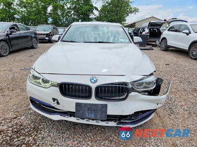 Piąte zdjęcie samochodu w środku: 2016 BMW 328 XI SULEV VIN:WBA8E3C5XGK500725 - miniatura