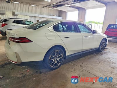 Trzecie zdjęcie samochodu z tyłu: 2026 BMW 530 XI VIN:WBA53FJ06TCW40907 - miniatura
