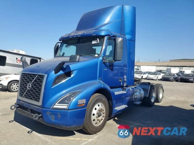 Drugie zdjęcie samochodu z przodu: 2022 VOLVO VNR SEMI TRUCK VIN:4V4WC9EH2NN604328 - miniatura