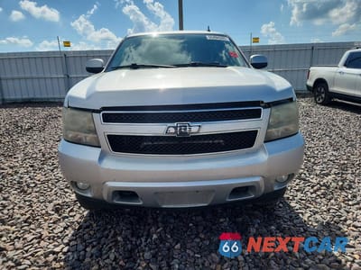 Piąte zdjęcie samochodu w środku: 2010 CHEVROLET SUBURBAN K1500 LT VIN:1GNUKJE38AR244469 - miniatura