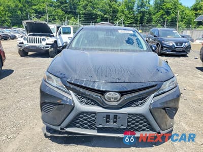 Piąte zdjęcie samochodu w środku: 2018 TOYOTA CAMRY SE VIN:4T1B11HK9JU073181 - miniatura