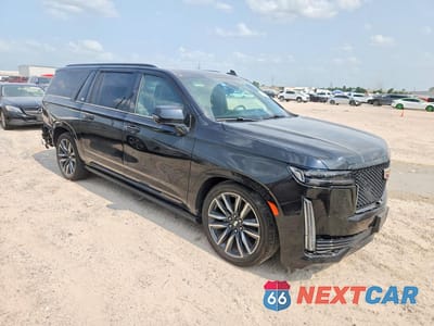Czwarte zdjęcie samochodu z boku: 2021 CADILLAC ESCALADE ESV SPORT VIN:1GYS4PKL2MR230079 - miniatura