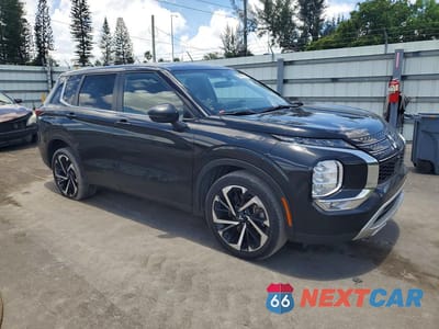 Czwarte zdjęcie samochodu z boku: 2023 MITSUBISHI OUTLANDER SE VIN:JA4J3UA87PZ016784 - miniatura