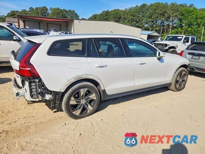 Trzecie zdjęcie samochodu z tyłu: 2020 VOLVO V60 CROSS COUNTRY T5 MOMENTUM VIN:YV4102WK6L1037932 - miniatura