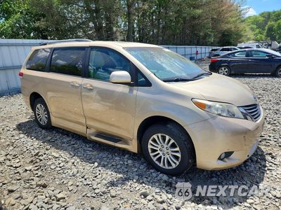Czwarte zdjęcie samochodu z boku: 2014 TOYOTA SIENNA XLE 8-PASSENGER VIN:5TDYK3DC7ES430826 - miniatura