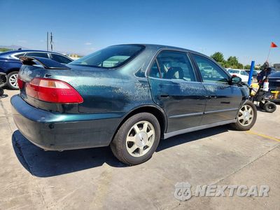 Trzecie zdjęcie samochodu z tyłu: 1998 HONDA ACCORD LX VIN:1HGCG5648WA116440 - miniatura