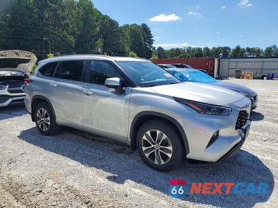 Czwarte zdjęcie samochodu z boku: 2023 TOYOTA HIGHLANDER XLE VIN:5TDKDRBH1PS020592 - miniatura