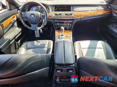 Zdjęcie 8 z 13 samochodu: 2013 BMW 740 I VIN:WBAYA6C50DD143813 - miniatura