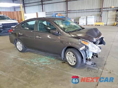 Czwarte zdjęcie samochodu z boku: 2015 NISSAN VERSA 1.6 SV VIN:3N1CN7AP7FL852282 - miniatura