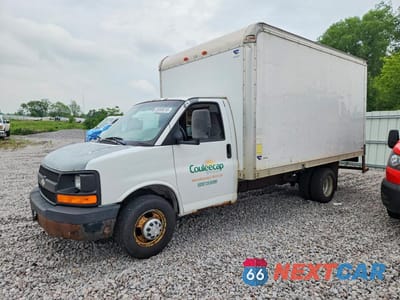 2006 CHEVROLET EXPRESS BOX TRUCK 1GBJG31U361253128 - główne zdjęcie licytacji z USA - miniatura