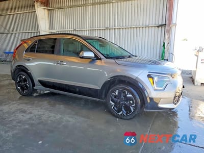 Czwarte zdjęcie samochodu z boku: 2023 KIA NIRO WIND VIN:KNDCR3L19P5071073 - miniatura