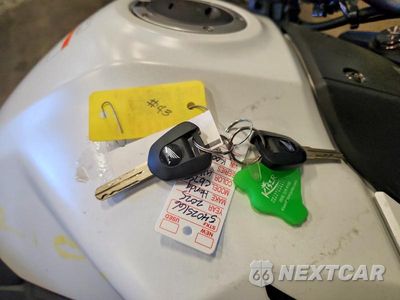 Zdjęcie 8 z 9 samochodu: 2025 HONDA CB750 A VIN:JH2RH2401SK001906 - miniatura