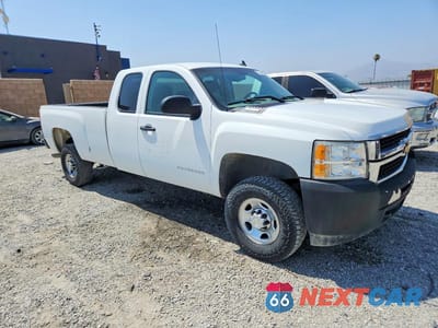 Czwarte zdjęcie samochodu z boku: 2007 CHEVROLET SILVERADO K2500 HEAVY DUTY VIN:1GCHK29K67E590974 - miniatura