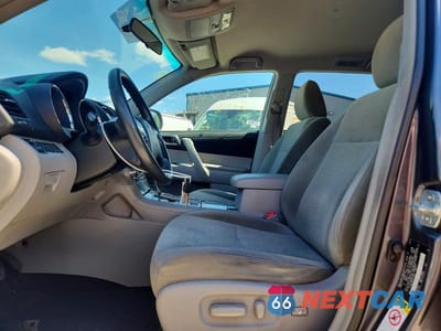 Zdjęcie 7 z 13 samochodu: 2012 TOYOTA HIGHLANDER BASE VIN:5TDBK3EH3CS170079 - miniatura