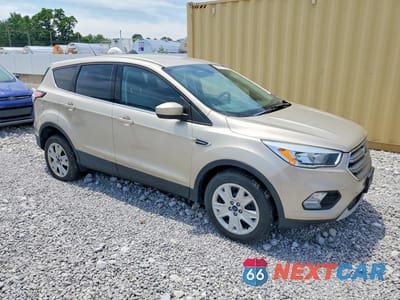 Czwarte zdjęcie samochodu z boku: 2017 FORD ESCAPE SE VIN:1FMCU9GD0HUC85782 - miniatura