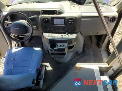 Zdjęcie 8 z 13 samochodu: 2017 FORD ECONOLINE E450 SUPER DUTY CUTAWAY VAN VIN:1FDFE4FS7HDC05262 - miniatura