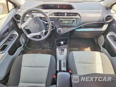 Zdjęcie 8 z 12 samochodu: 2013 TOYOTA PRIUS C VIN:JTDKDTB36D1531483 - miniatura