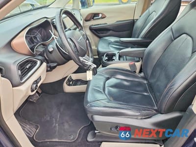 Zdjęcie 7 z 13 samochodu: 2019 CHRYSLER PACIFICA TOURING L VIN:2C4RC1BG1KR561041 - miniatura