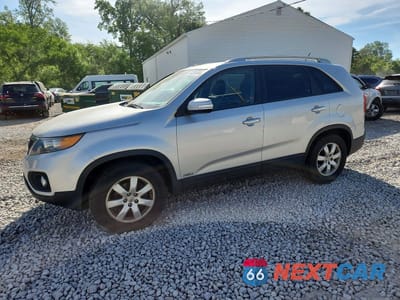 2012 KIA SORENTO LX 5XYKTDA6XCG219301 - główne zdjęcie licytacji z USA - miniatura