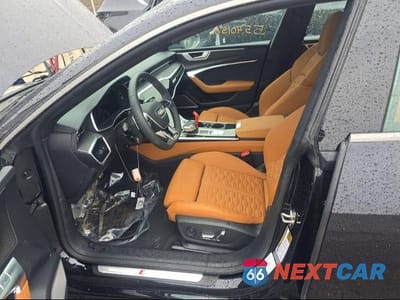 Piąte zdjęcie samochodu w środku: 2025 AUDI RS7 VIN:WUAPDBF24SN900805 - miniatura