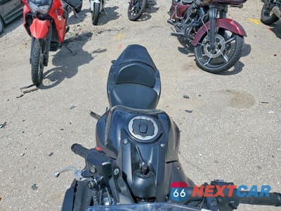 Piąte zdjęcie samochodu w środku: 2026 KAWASAKI EX650 R VIN:ML5EXER15TDAJ5405 - miniatura