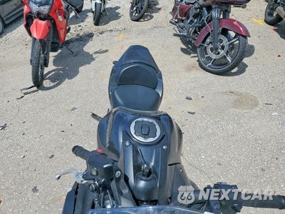 Piąte zdjęcie samochodu w środku: 2026 KAWASAKI EX650 R VIN:ML5EXER15TDAJ5405 - miniatura