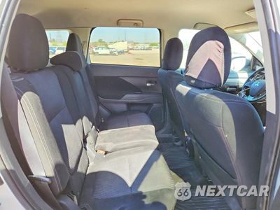 Zdjęcie 11 z 13 samochodu: 2016 MITSUBISHI OUTLANDER VIN:JA4AD3A30GZ013205 - miniatura