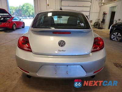 Zdjęcie 6 z 12 samochodu: 2012 VOLKSWAGEN BEETLE TURBO VIN:3VWVA7AT9CM630246 - miniatura