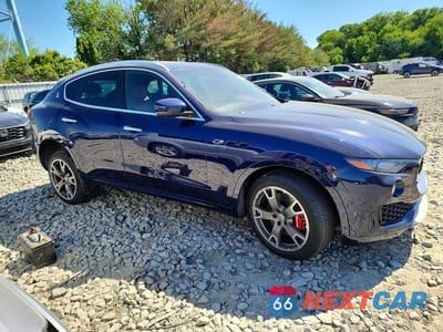Czwarte zdjęcie samochodu z boku: 2017 MASERATI LEVANTE S LUXURY VIN:ZN661YUL0HX229533 - miniatura