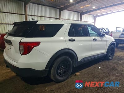 Trzecie zdjęcie samochodu z tyłu: 2024 FORD EXPLORER POLICE INTERCEPTOR VIN:1FM5K8AC2RGA67318 - miniatura