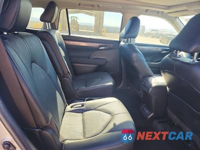 Zdjęcie 11 z 13 samochodu: 2023 TOYOTA HIGHLANDER HYBRID PLATINUM VIN:5TDEBRCH2PS594300 - miniatura