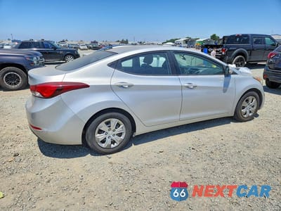 Trzecie zdjęcie samochodu z tyłu: 2016 HYUNDAI ELANTRA SE VIN:5NPDH4AE8GH718906 - miniatura