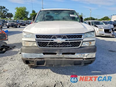 Piąte zdjęcie samochodu w środku: 2004 CHEVROLET SILVERADO C2500 HEAVY DUTY VIN:1GCHC29U54E185439 - miniatura