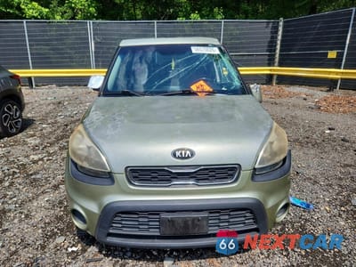 Piąte zdjęcie samochodu w środku: 2013 KIA SOUL + VIN:KNDJT2A65D7565237 - miniatura