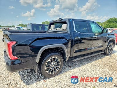 Trzecie zdjęcie samochodu z tyłu: 2026 TOYOTA TUNDRA CREWMAX LIMITED VIN:5TFJA5DB3TX355413 - miniatura