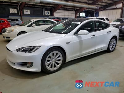 2018 TESLA MODEL S 5YJSA1E25JF244333 - główne zdjęcie licytacji z USA - miniatura