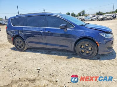 Czwarte zdjęcie samochodu z boku: 2017 CHRYSLER PACIFICA EHYBRID PREMIUM VIN:2C4RC1L75HR765106 - miniatura